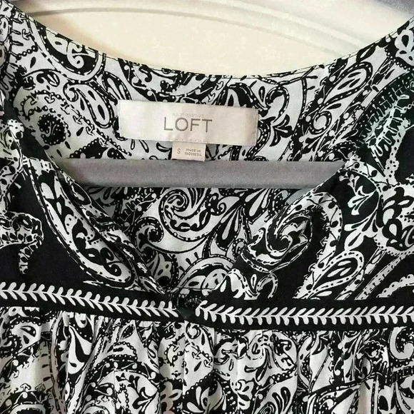 Loft Rayon Blouse Black White Pattern Women’s Small - Picture 2 of 9
